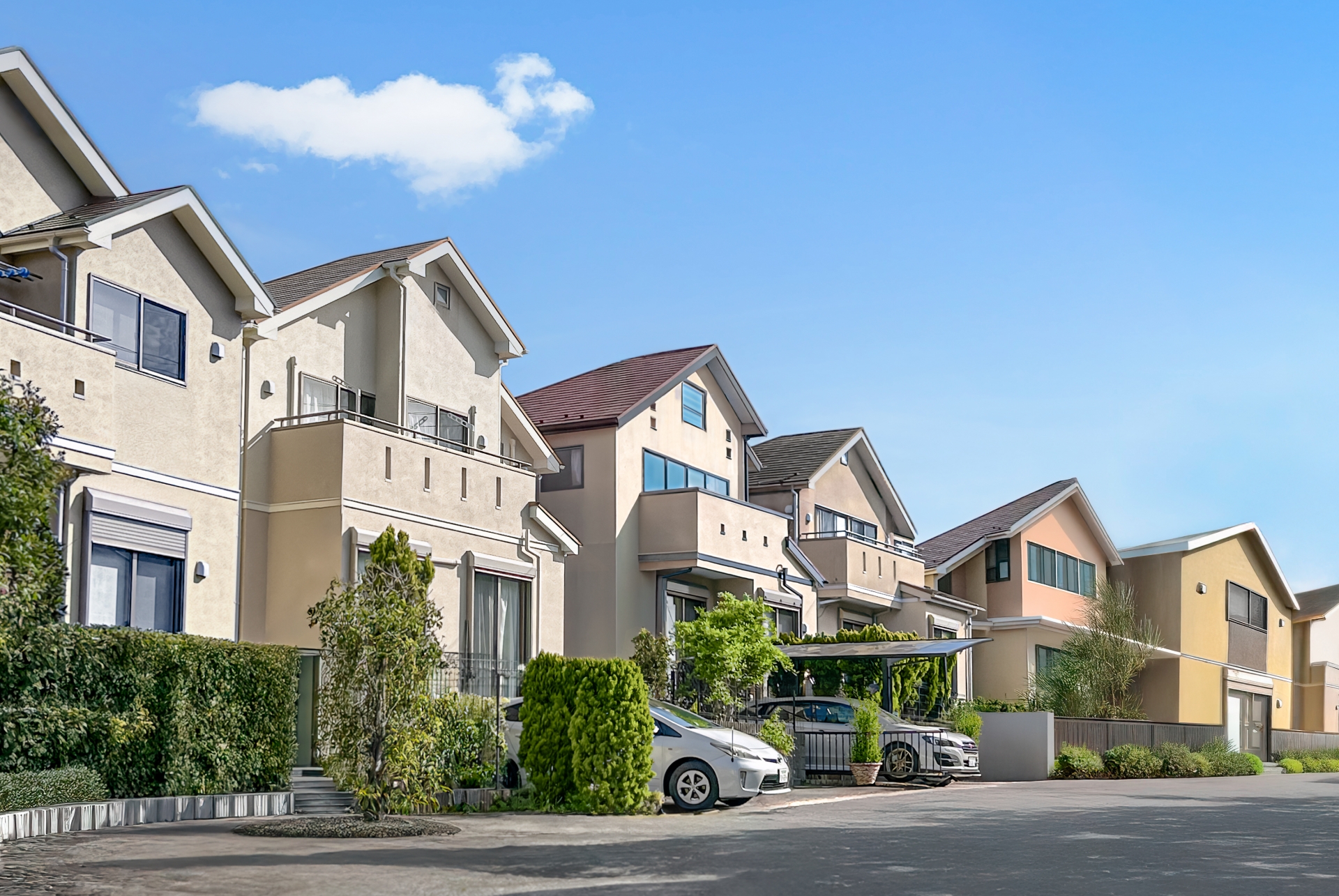 住宅の模型を前に検討するご夫婦